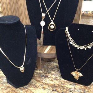 Lot of five miscellaneous necklaces two of which are Vintage.All great shape